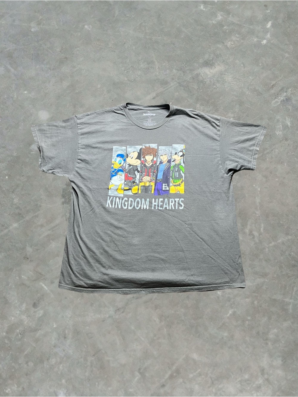 ☀️ Disney Kingdom Hearts Graphic Tee Mens Size XXL Gray Sora Riku